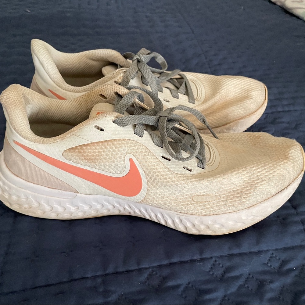 Size 9 Nikes